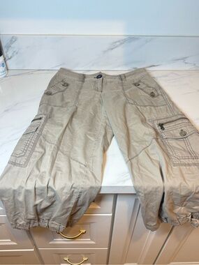 Y2K Khaki cargo capri pants